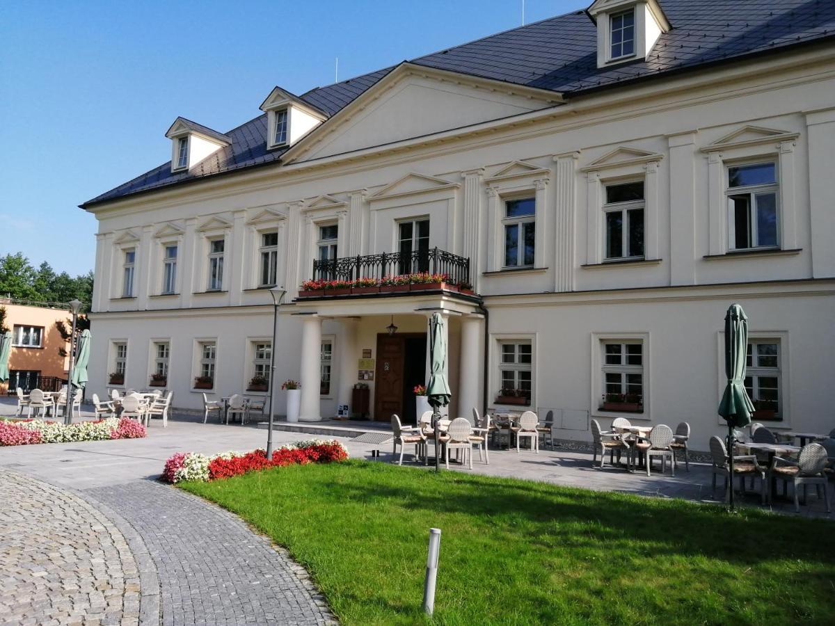 Hotel Zamecek Petrovice Petrovice u Karviné Exterior foto