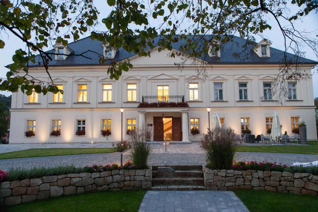 Hotel Zamecek Petrovice Petrovice u Karviné Exterior foto