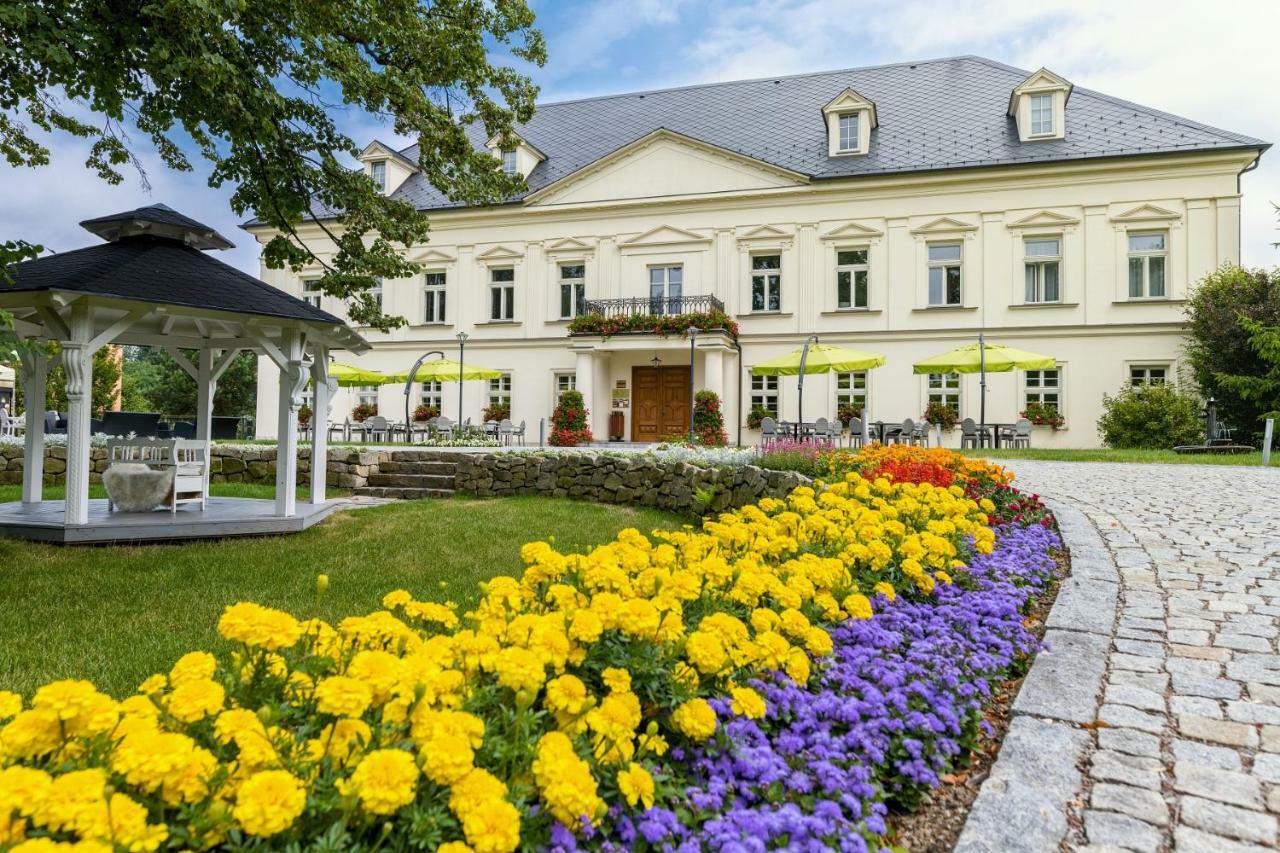 Hotel Zamecek Petrovice Petrovice u Karviné Exterior foto